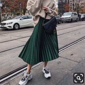 NWT Zara green pleated midi skirt